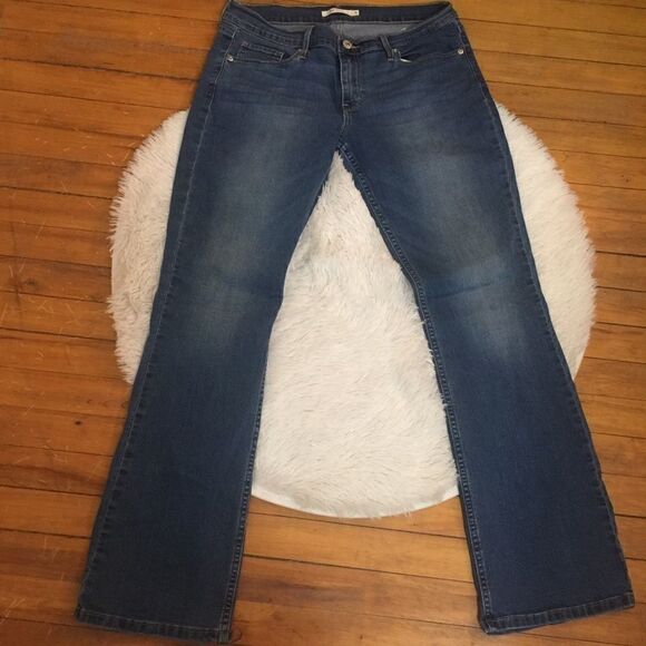 Levi’s Big Booty Stretch Jeans! Hugs curves! - Picture 2 of 5